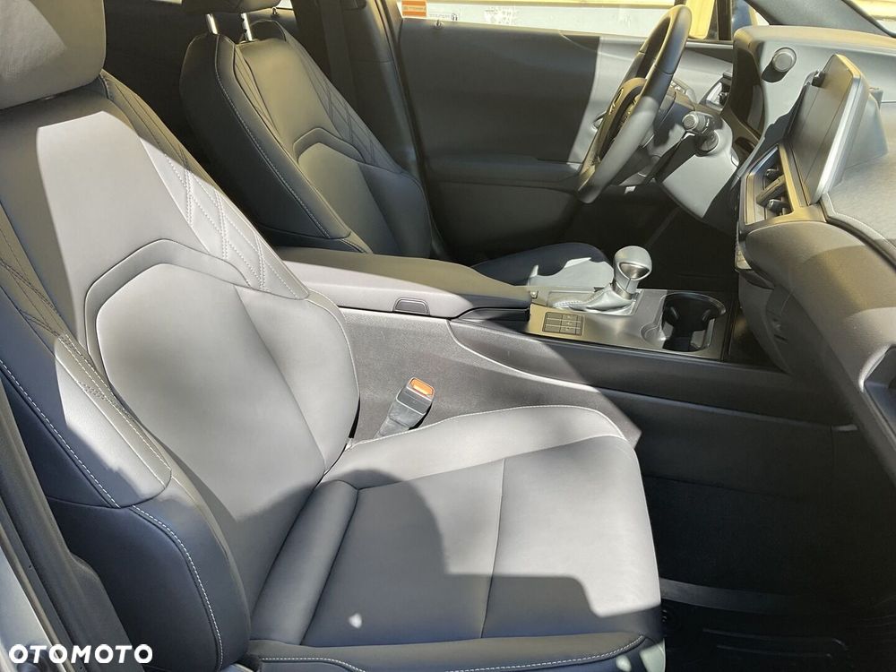 Lexus UX - 11
