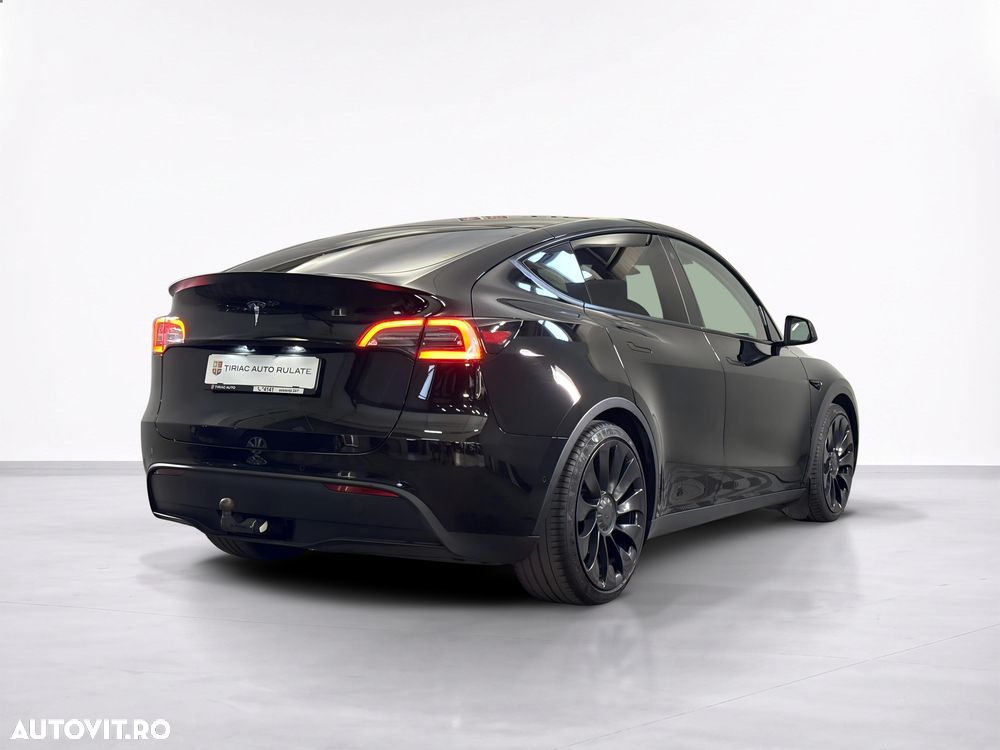 Tesla Model Y - 6
