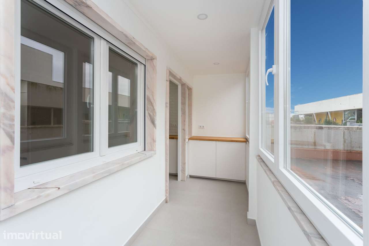 Arrendamento de apartamento T4 na Avenida Pereira Gomes Benfica - Grande imagem: 4/22