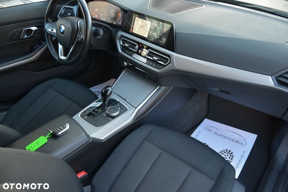 BMW Seria 3 320d Sport Line Shadow sport - 25