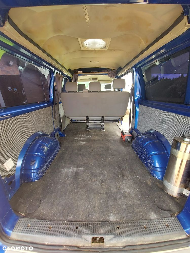 Volkswagen T5 Campervan - 23