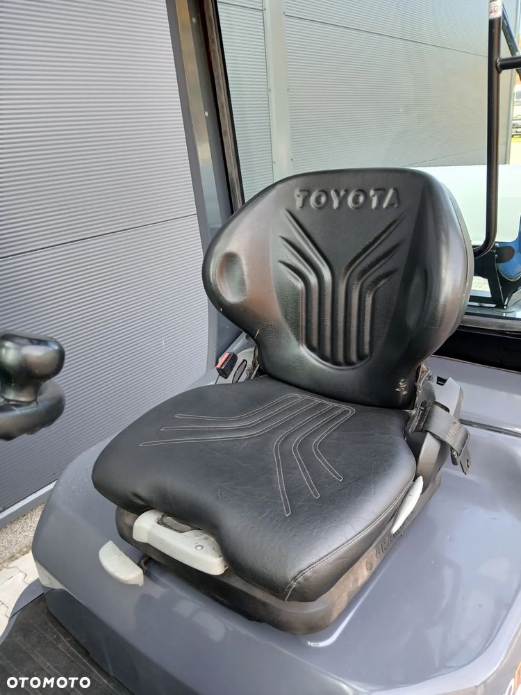 Toyota 02-8FGF30 - 8