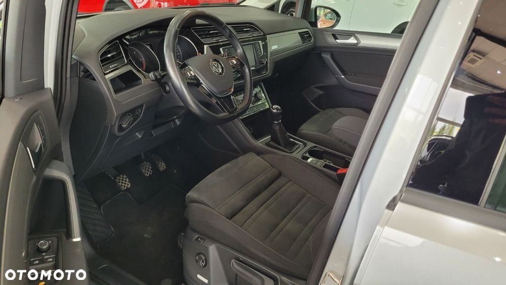 Volkswagen Touran - 8
