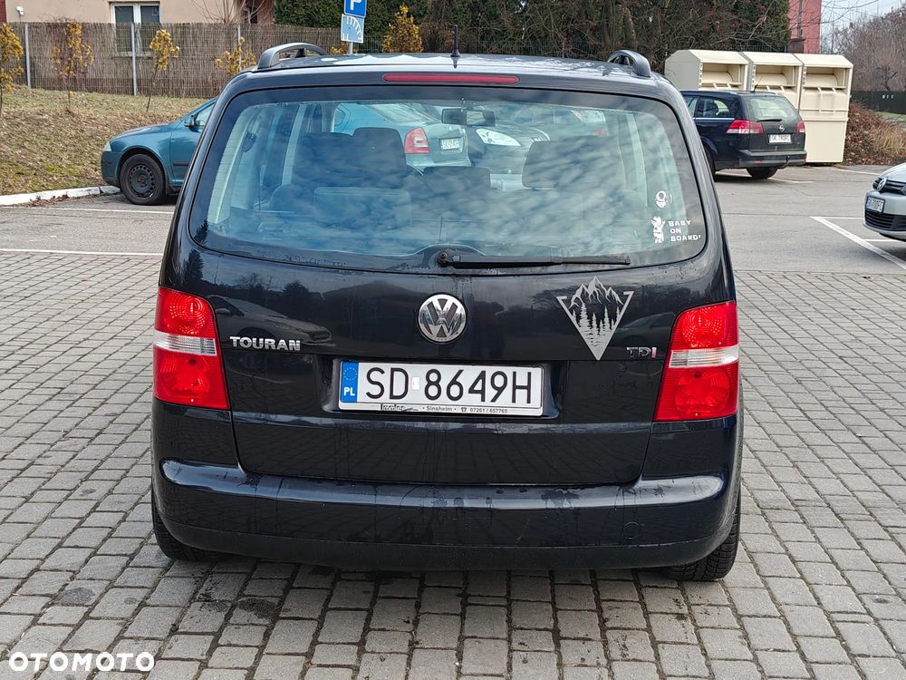 Volkswagen Touran 2.0 FSI Highline - 13