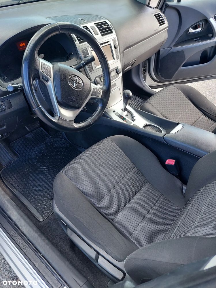 Toyota Avensis 1.8 Premium MS - 10