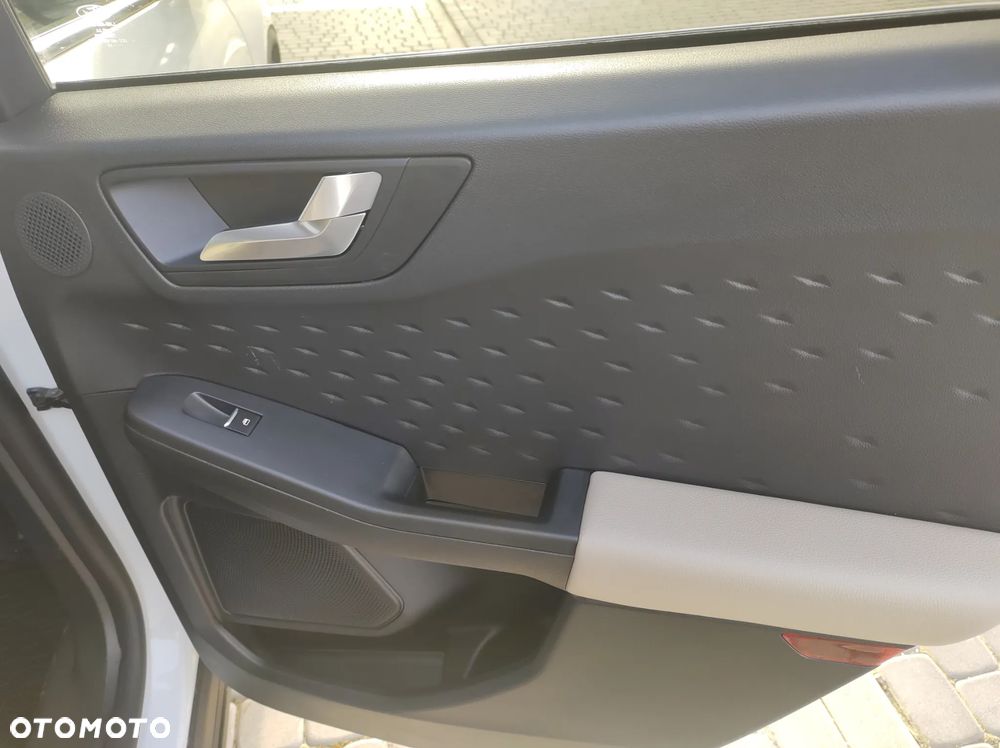 Ford Kuga 2.5 Duratec FHEV 4x4 TITANIUM - 23