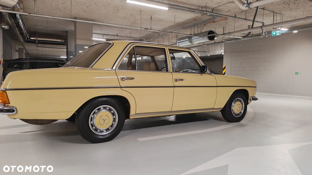 Mercedes-Benz W114 1974 photo 3