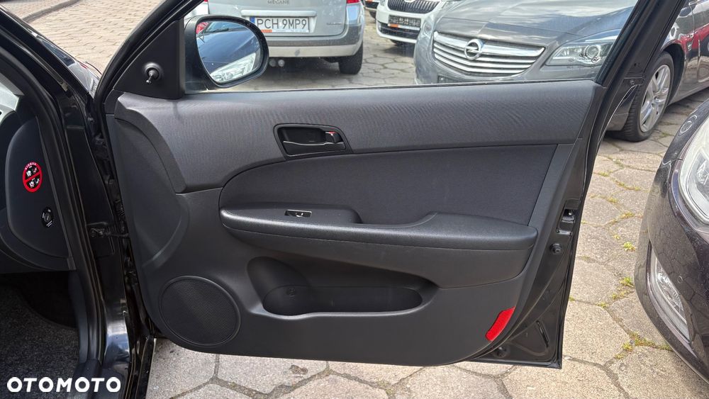 Hyundai i30 1.6 Comfort - 13