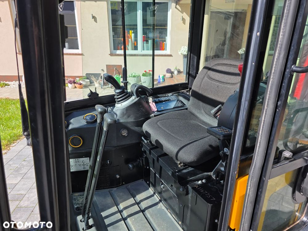JCB 16c1 - 9