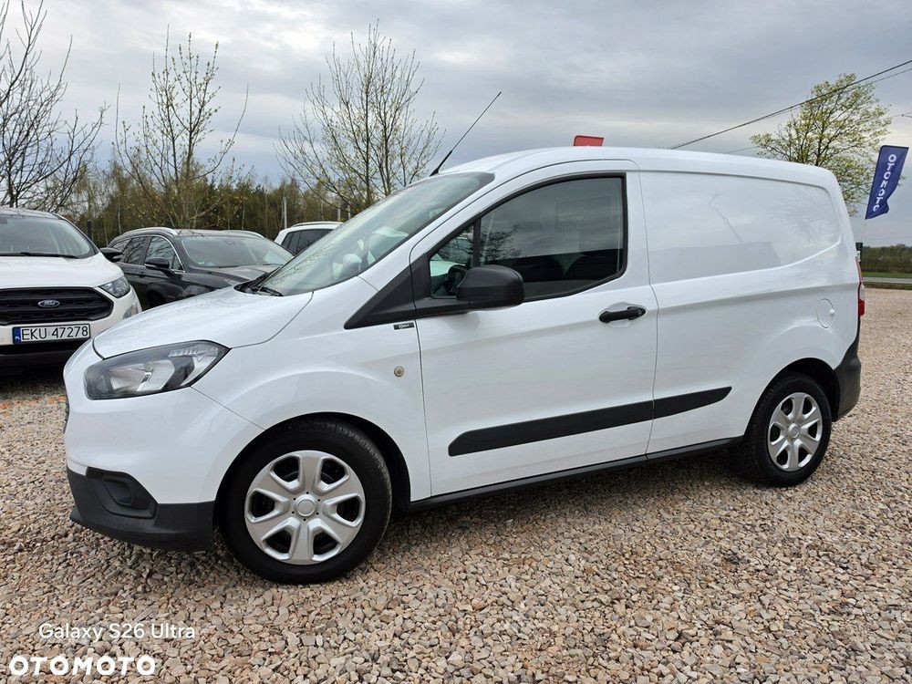 Ford Transit Courier - 17