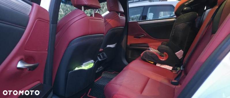 Lexus ES 300h F Sport - 23
