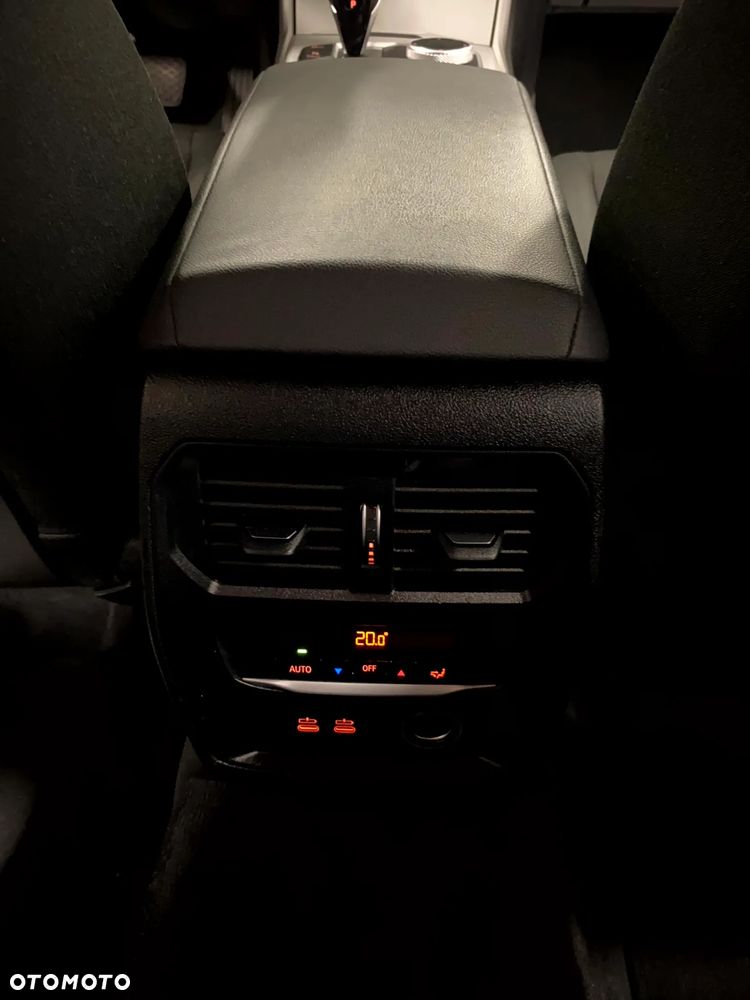 BMW Seria 3 320d Sport - 24