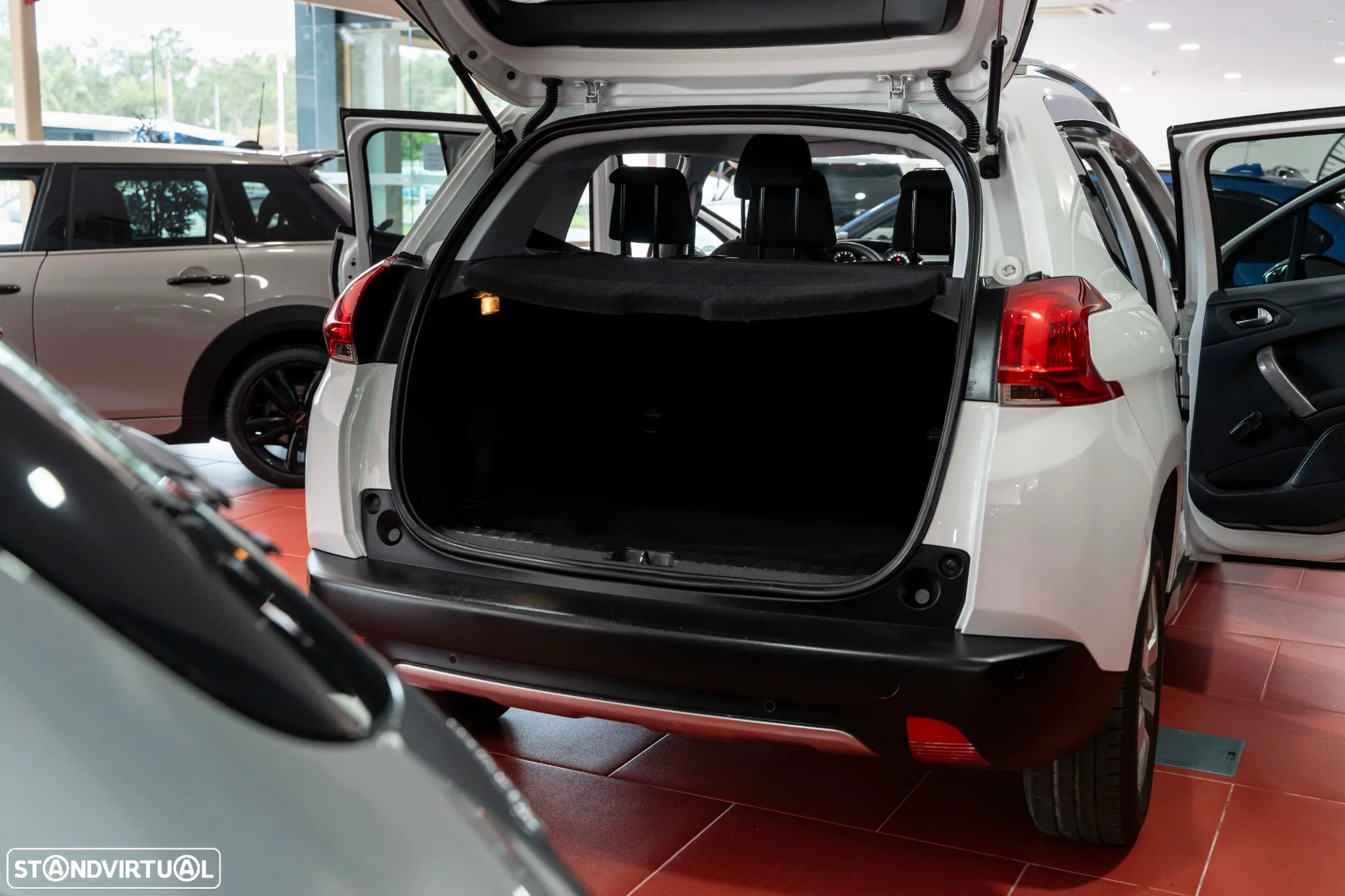 Peugeot 2008 1.6 BlueHDi Style - 23