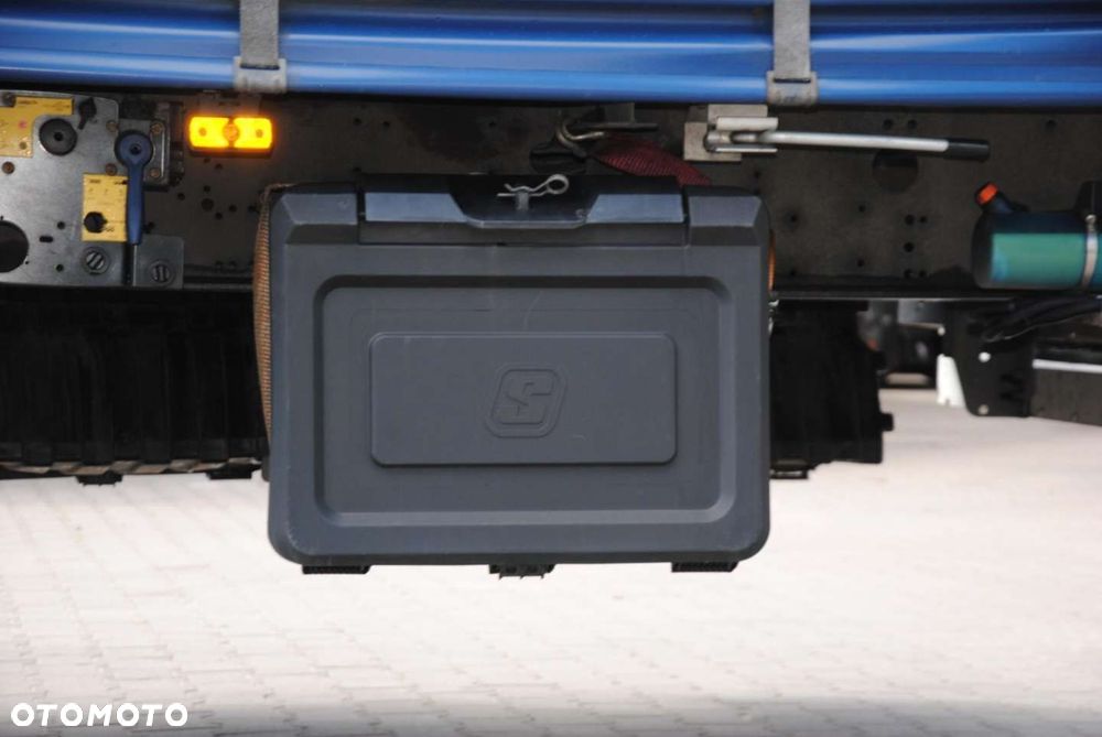 Schmitz Cargobull Varios, Podnoszona oś - 14