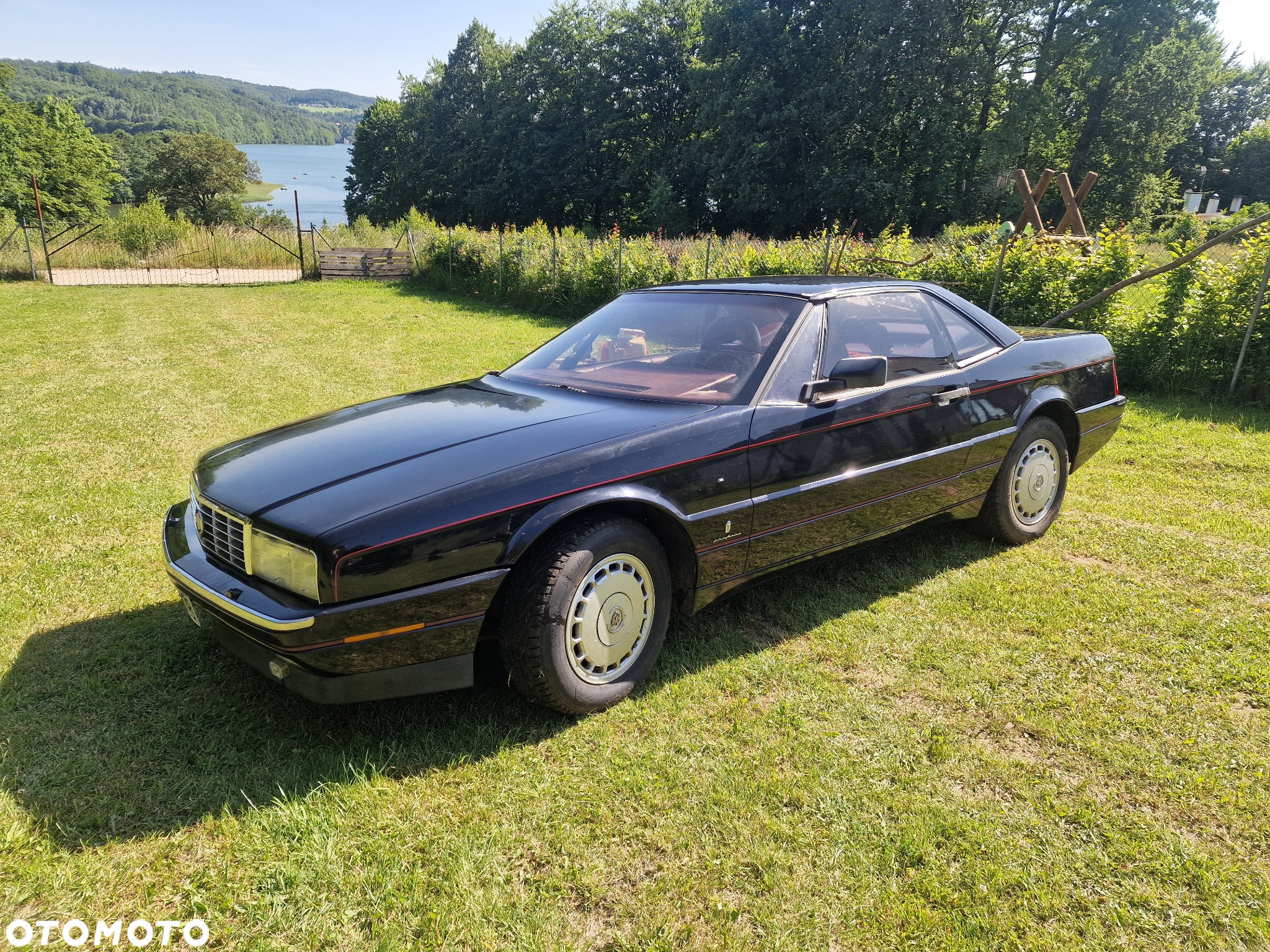 Cadillac Allante - 11