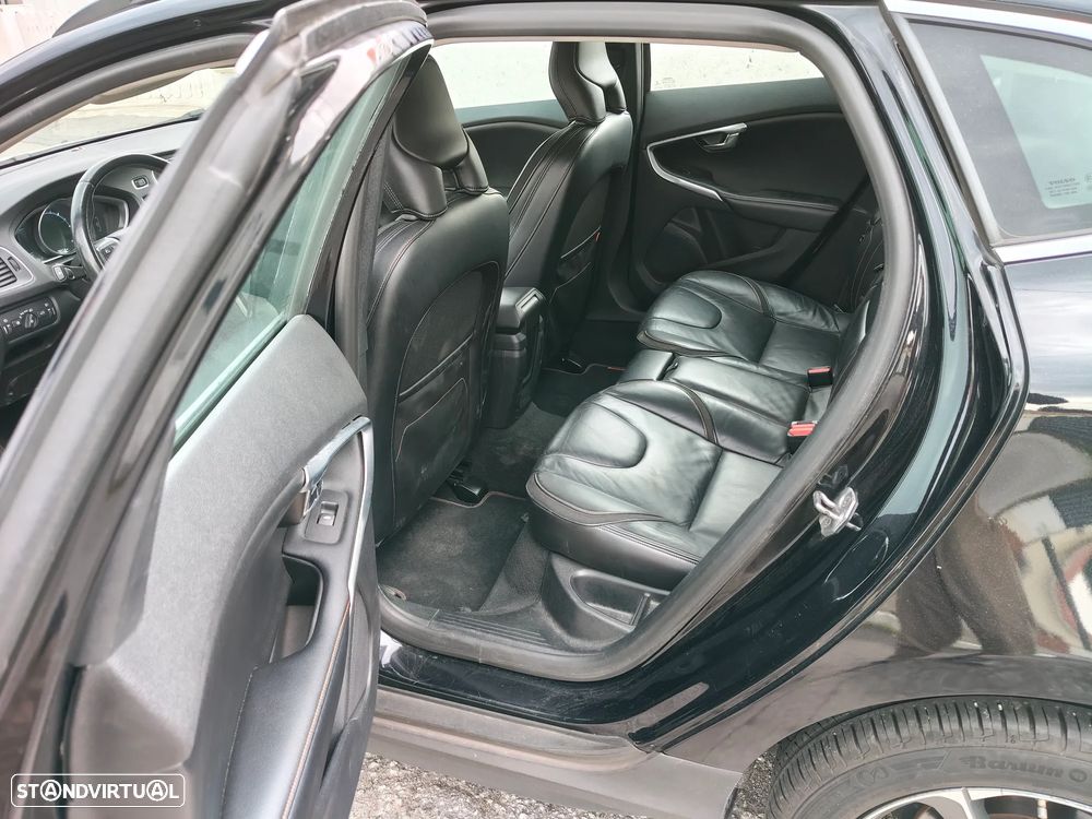 Volvo V40 Cross Country - 12