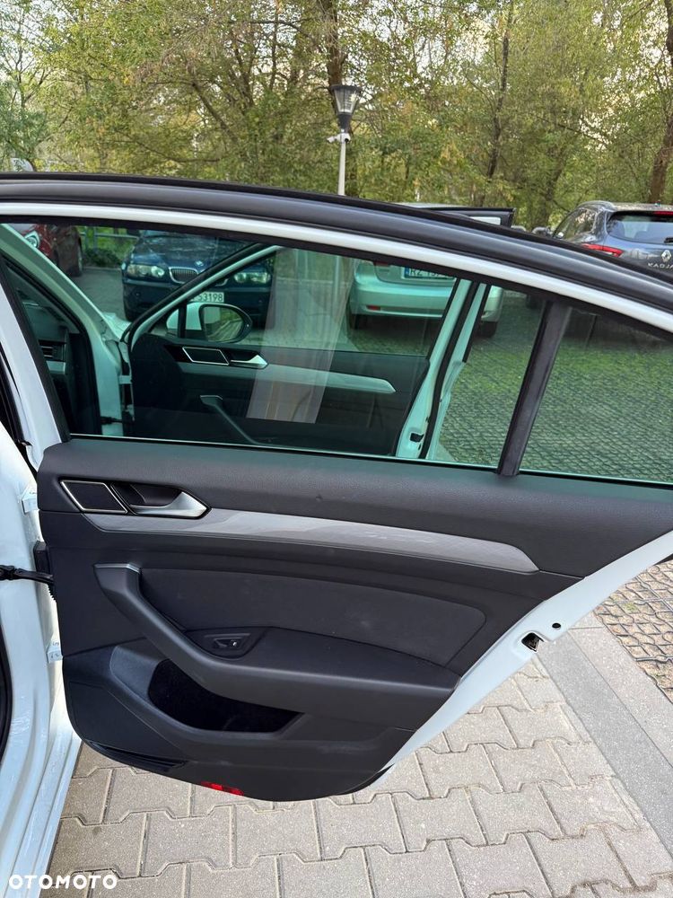 Volkswagen Passat 2.0 TSI Business DSG - 16