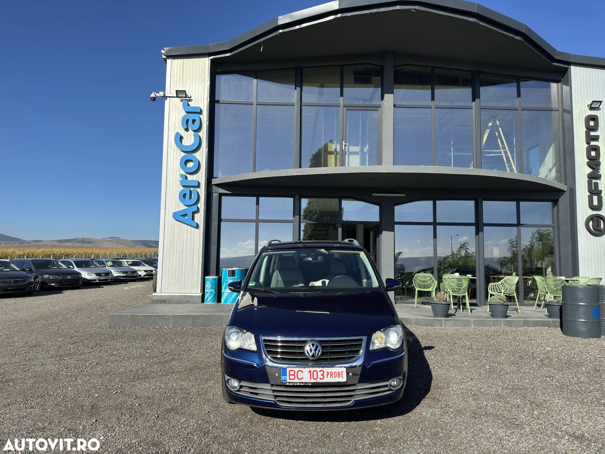 Volkswagen Touran 2.0 TDI DPF Highline DSG - 2