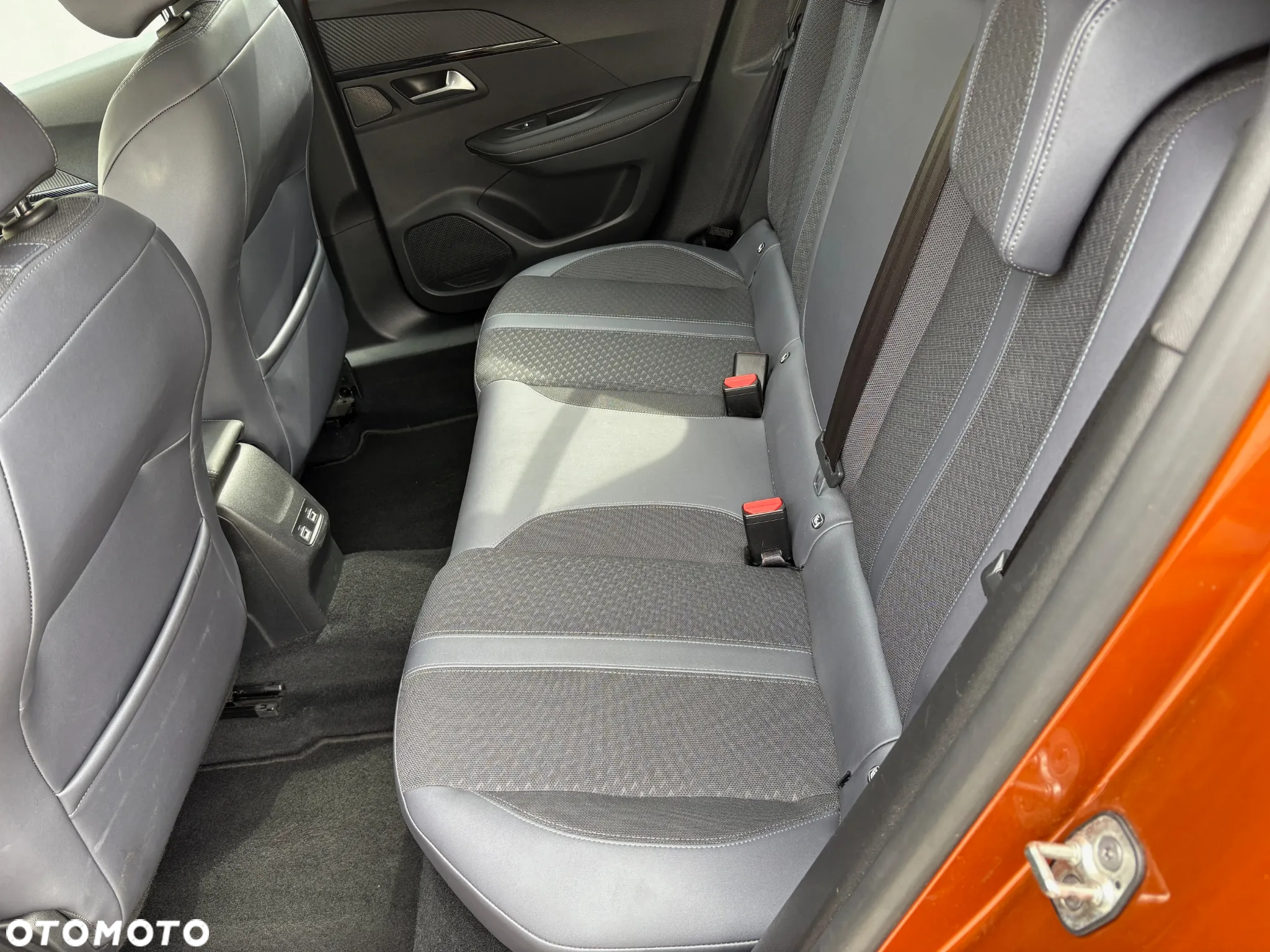 Peugeot 2008 1.2 PureTech Allure S&S - 16