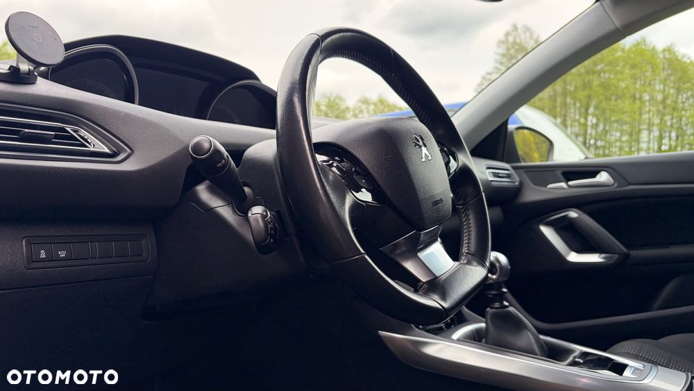 Peugeot 308 PureTech 130 GPF Stop & Start Allure Business-Paket - 10