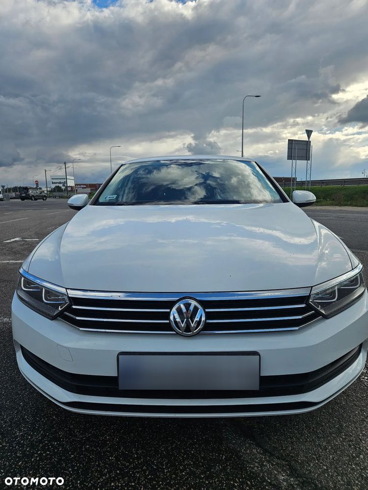 Volkswagen Passat - 2