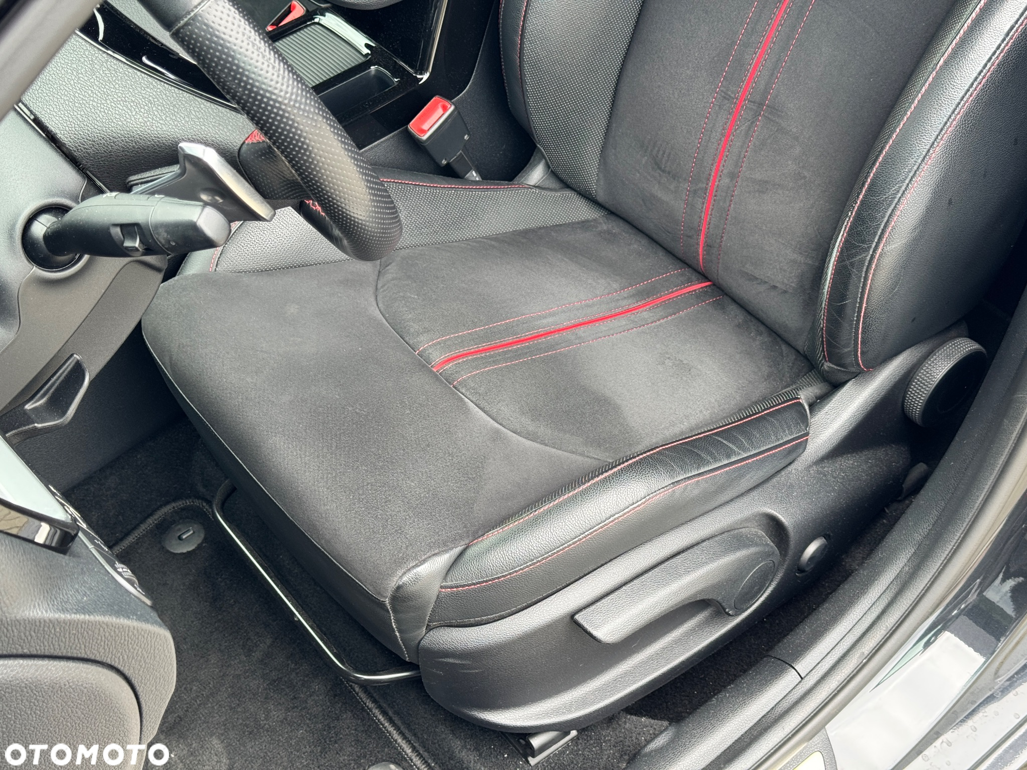 Kia ProCeed 1.6 T-GDI GT DCT - 14