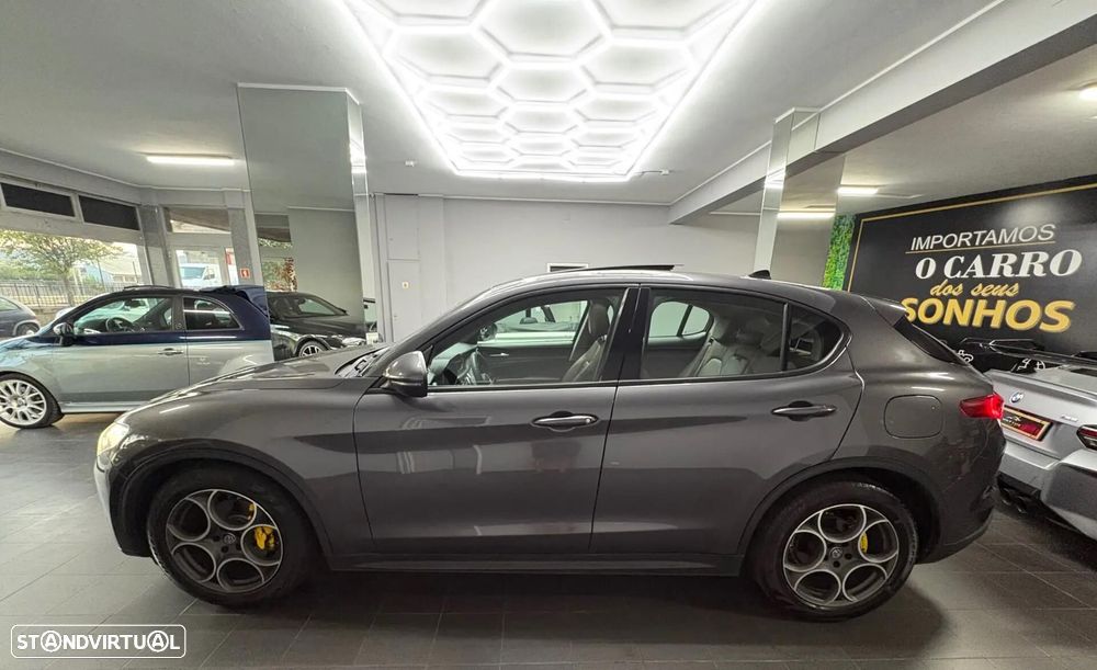 Alfa Romeo Stelvio - 1