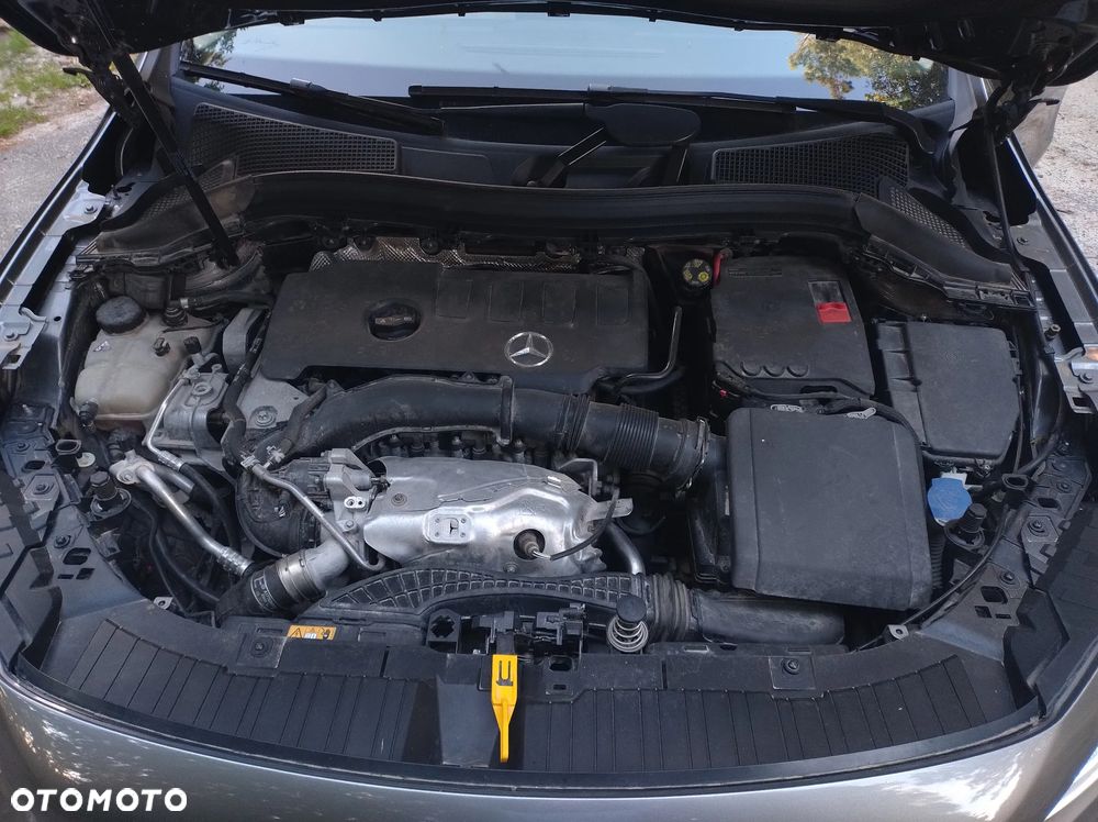 Mercedes-Benz GLA - 25