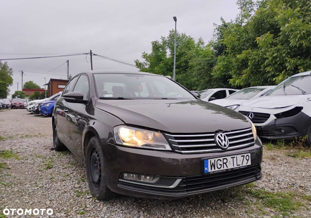 Volkswagen Passat - 1