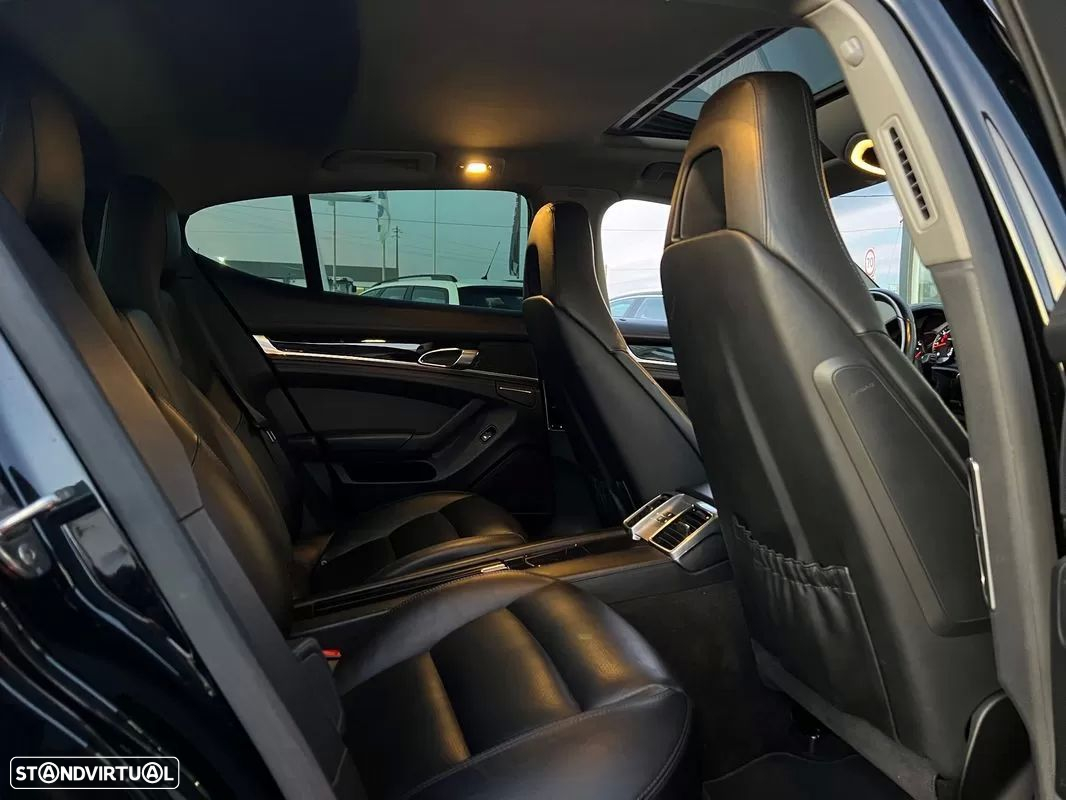 Porsche Panamera - 27
