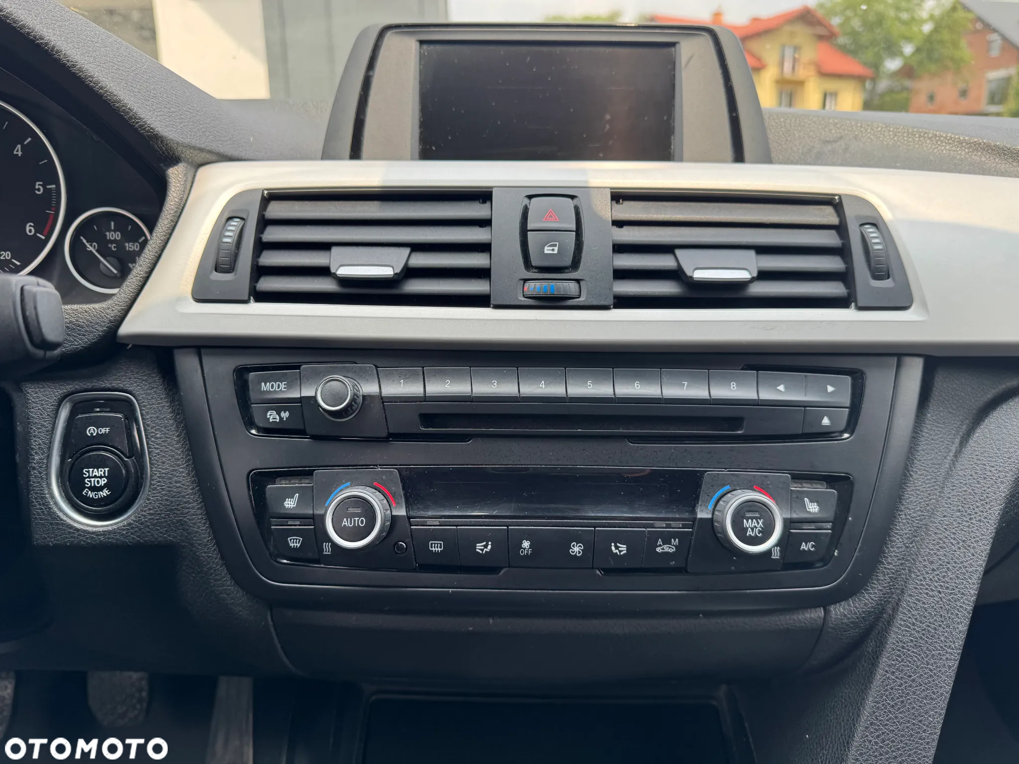 BMW Seria 3 318d DPF Touring - 12