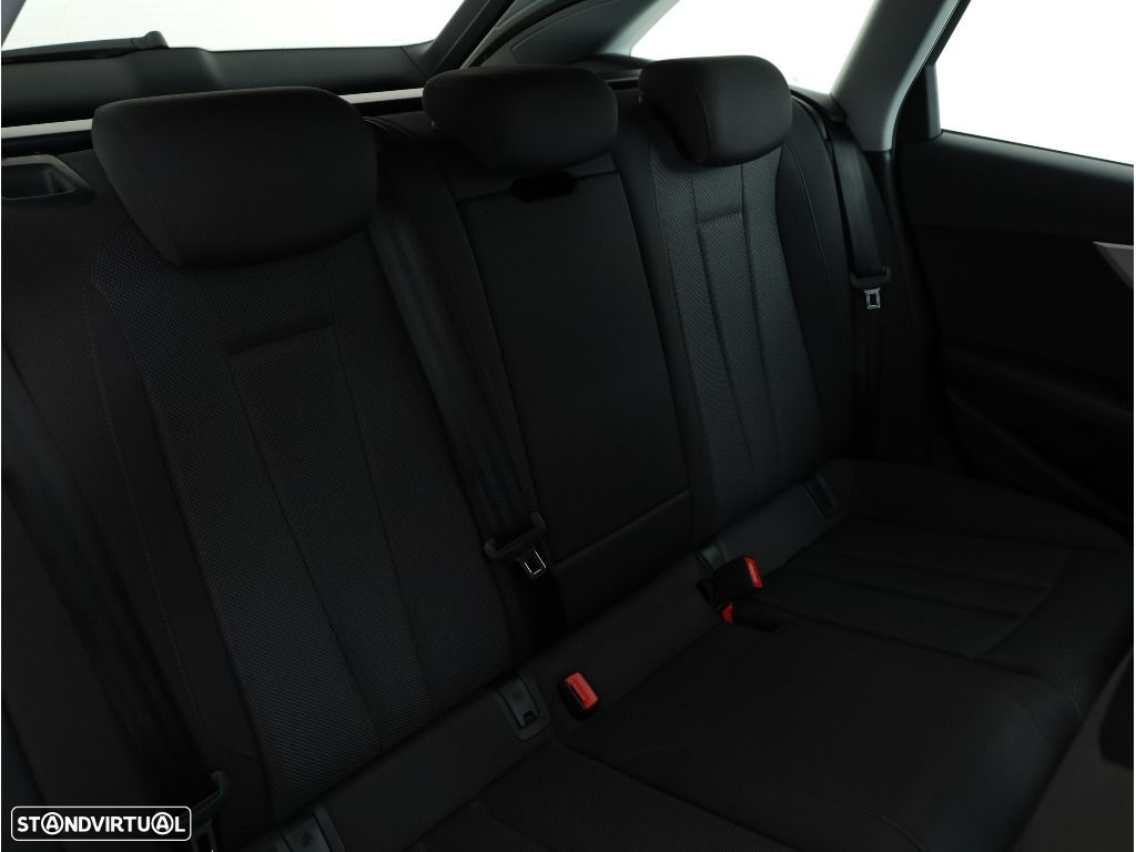 Audi A4 Avant 35 TDI S tronic - 13