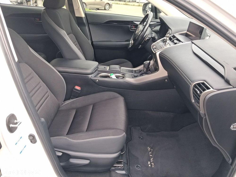 Lexus NX 300h Business Edition AWD - 15