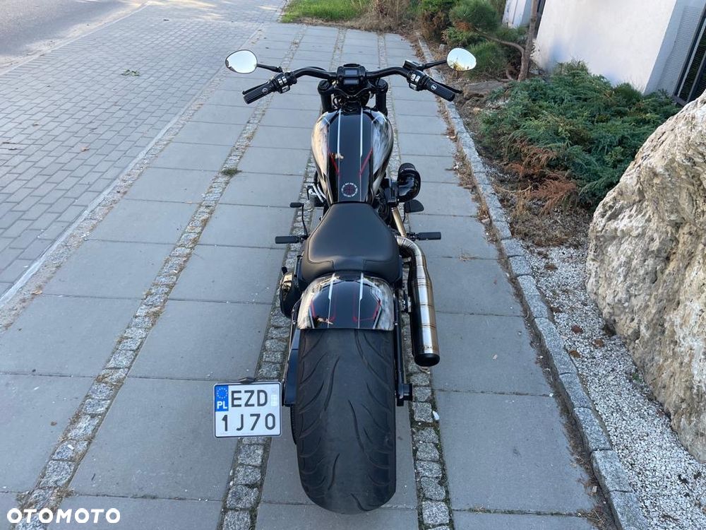 Harley-Davidson Softail Breakout - 12