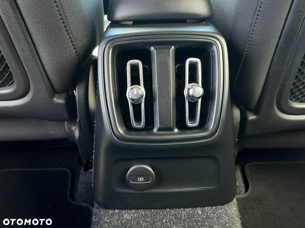 Volvo XC 40 - 30