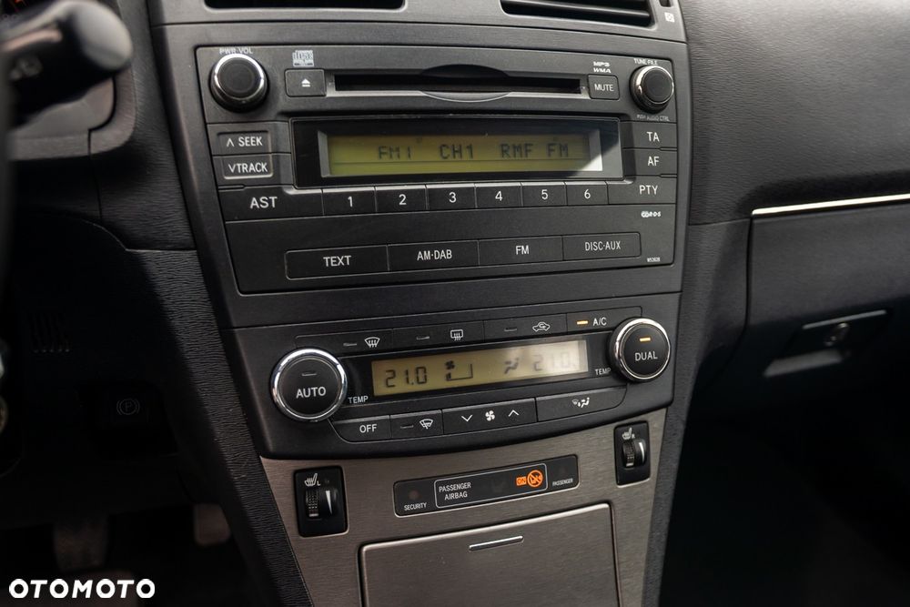 Toyota Avensis 1.8 Comfort - 24