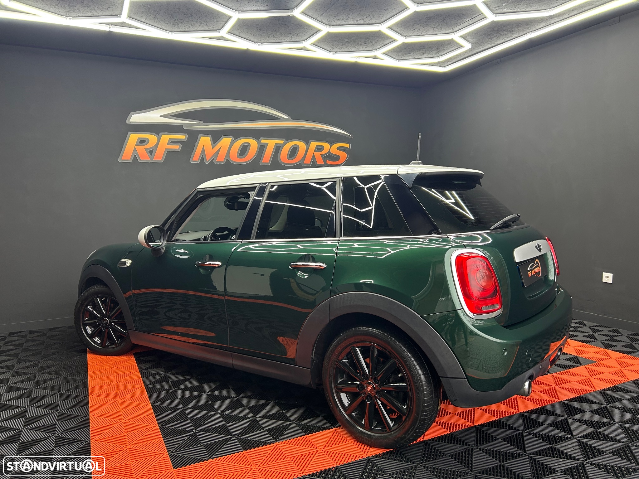 MINI 5 Portas Cooper D Auto - 25