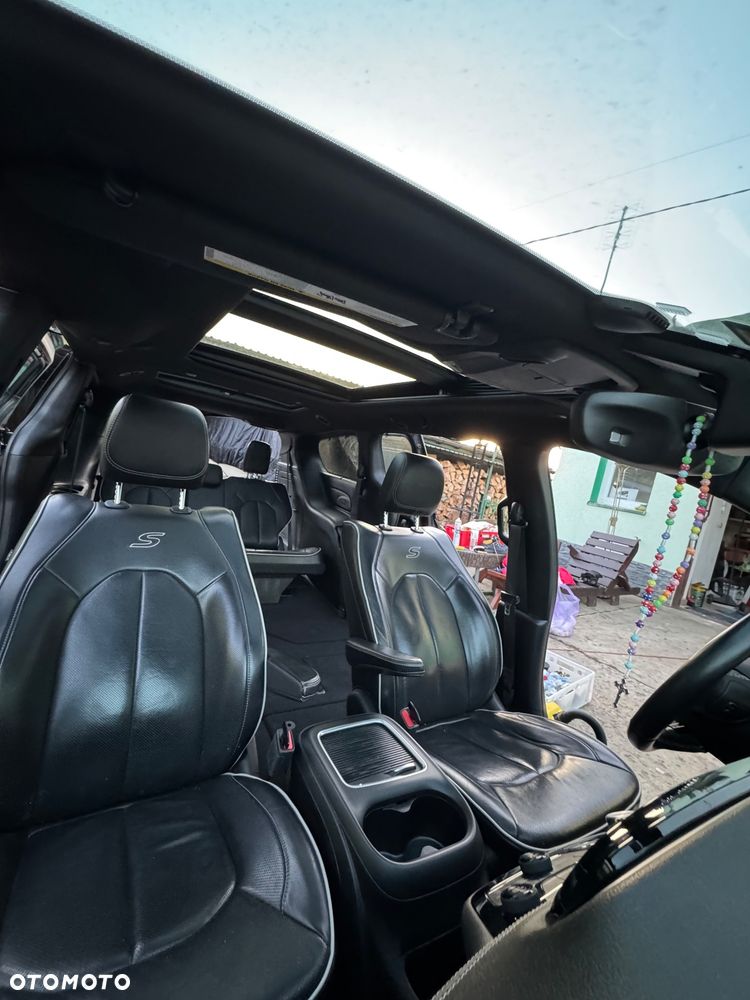 Chrysler Pacifica - 13