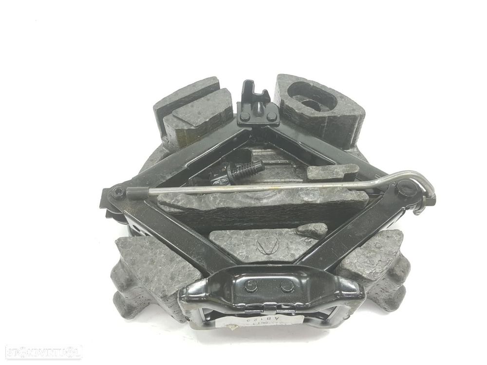 MACACO FORD FOCUS BERLINA CB4 - 1