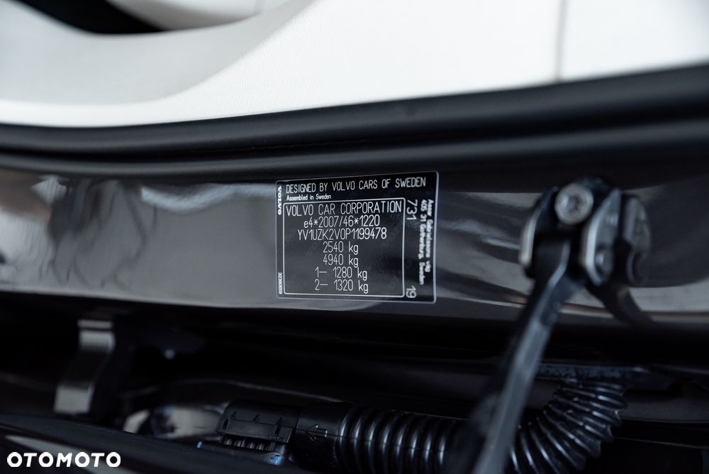 Volvo XC 60 D5 AWD R-Design - 27