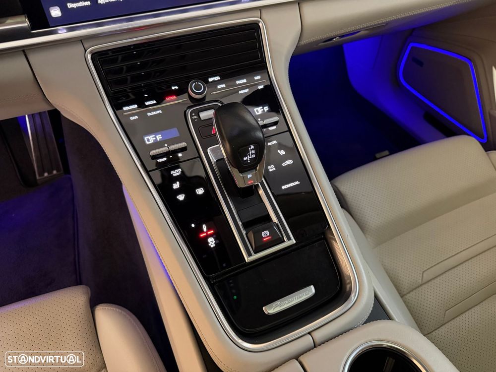 Porsche Panamera 4 E-Hybrid Platinum Edition com PDLS - 32