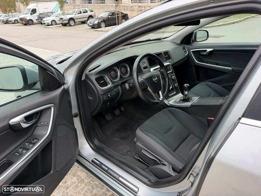 Volvo V60 1.6 D2 Drive Momentum Start/Stop - 5