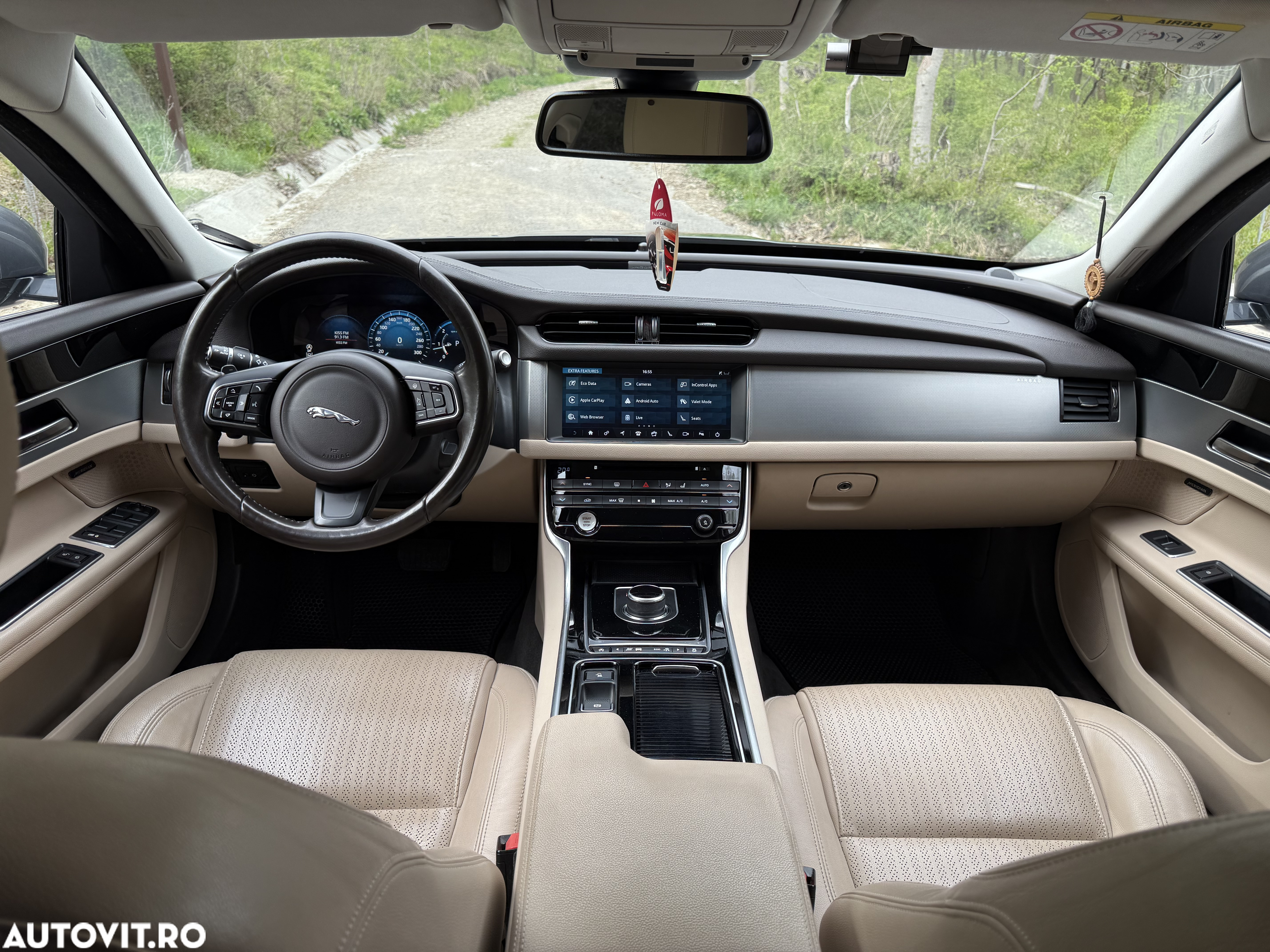 Jaguar XF 20d RWD Portfolio - 14