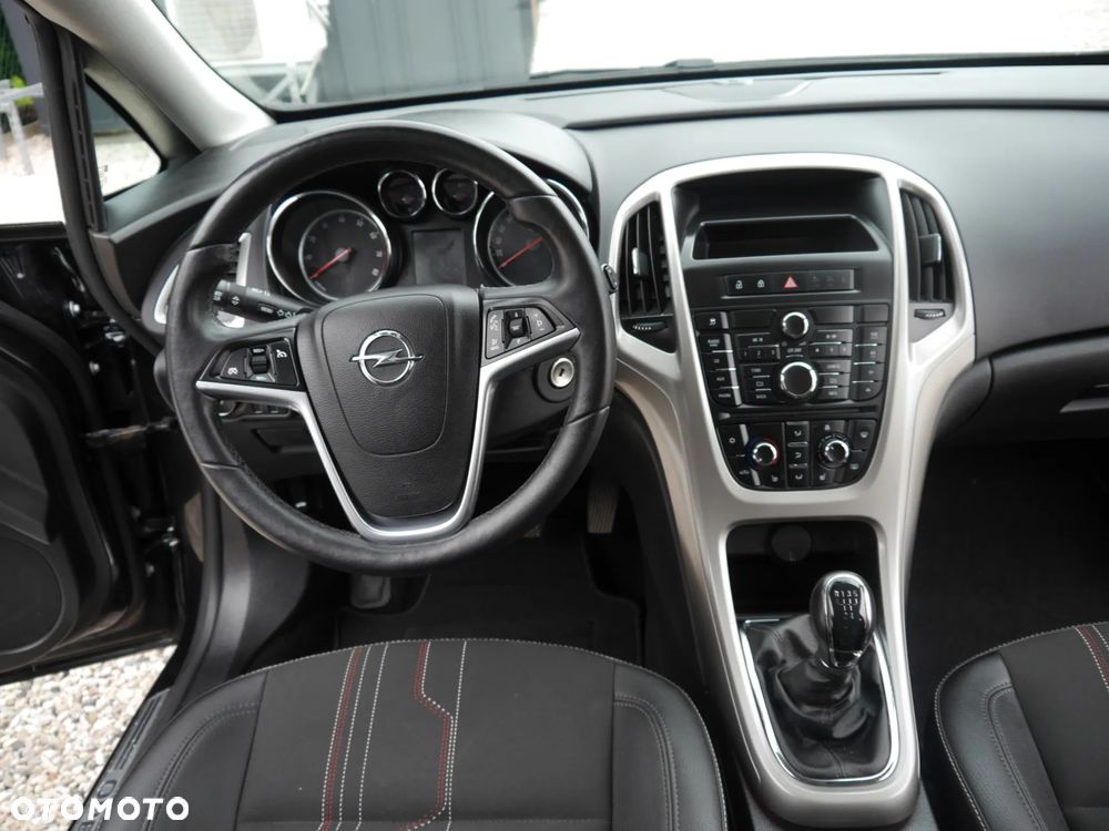 Opel Astra 1.6 150 Jahre - 7