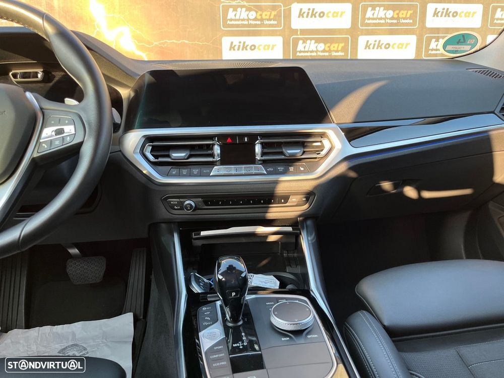 BMW 320 d xDrive Aut. Sport Line - 22