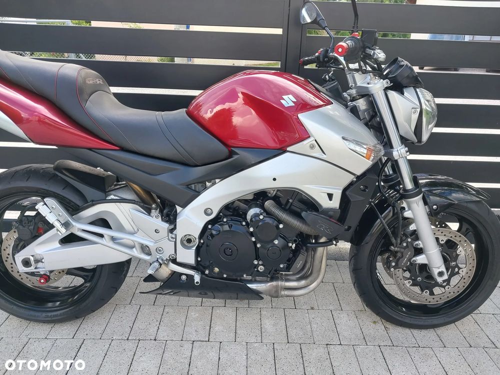 Suzuki GSR - 7