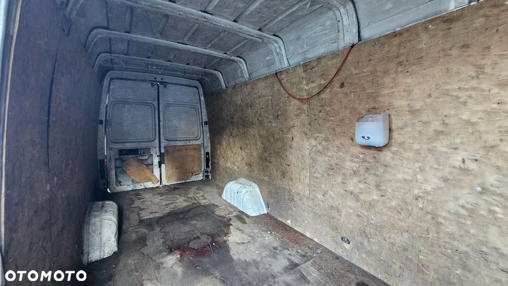 Mercedes-Benz Sprinter - 10