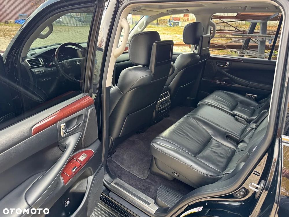 Lexus LX 570 - 26