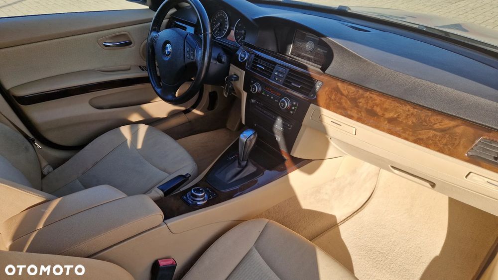 BMW Seria 3 320i - 9