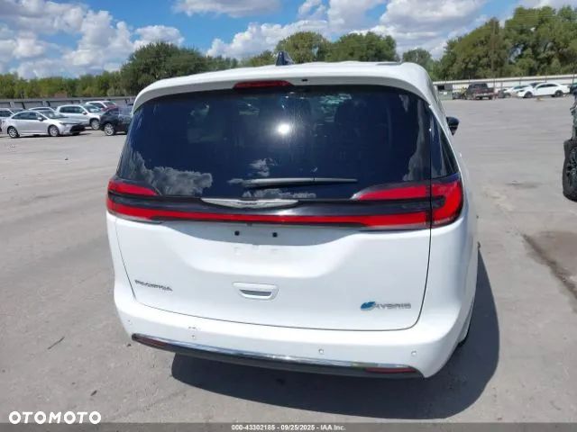 Chrysler Pacifica - 6